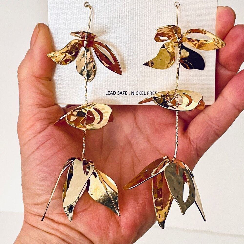 NWT piper•K Gorgeous Gold Long 4.5” Big Shinny Flowers Drop Bling Bling Earrings